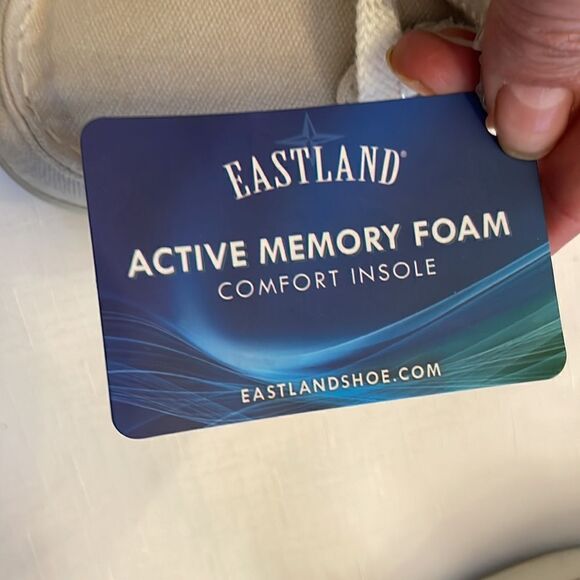 EASTLAND BONE CANVAS BOAT SHOES.  NEW IN BOX - Picture 3 of 9